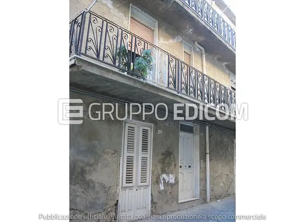 Abitazione di tipo popolare in Via Petrarca, 17 - 1
