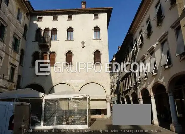 Uffici e studi privati in Piazza Mercato - 1