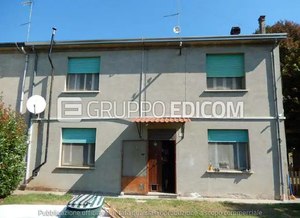 Abitazione di tipo economico in Via Trombona di Serravalle n. 172 - località Riva del Po - 1