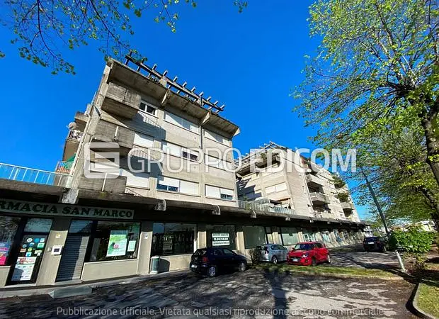 Stalle, scuderie, rimesse, autorimesse in via Andrea Mantegna 1 - 1