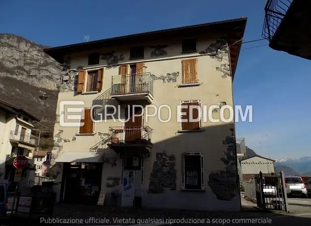 Abitazione di tipo economico in Piazza Guglielmo Marconi, 1, 24062 Costa Volpino BG, Italia - 1